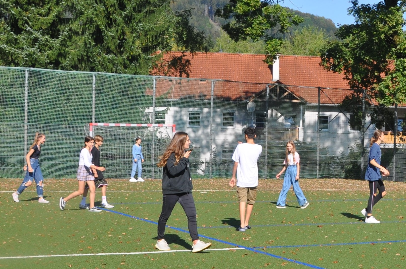 Bewegung am Hartplatz