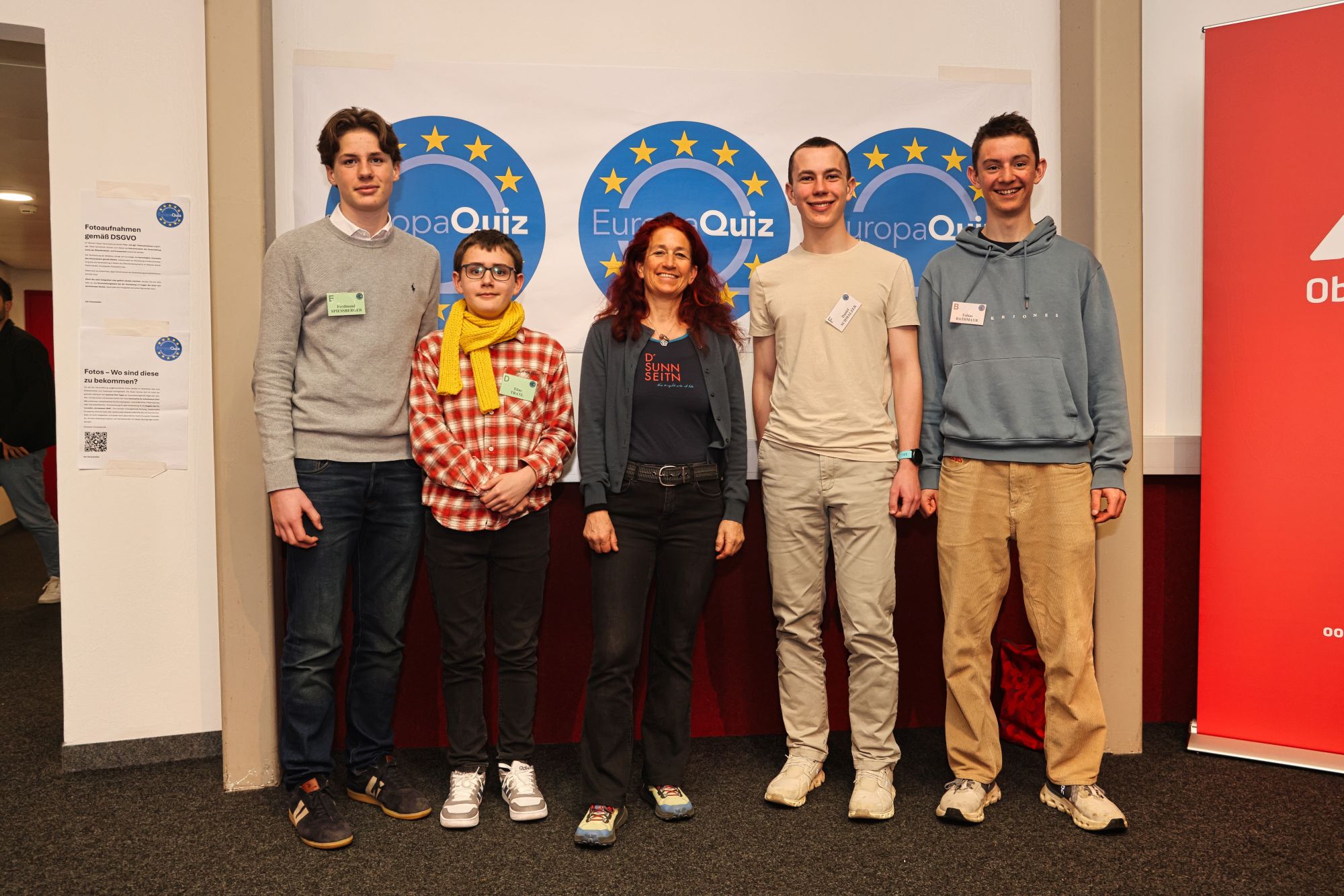 Prof. Bammer mit Teilnehmern beim Europa Quiz