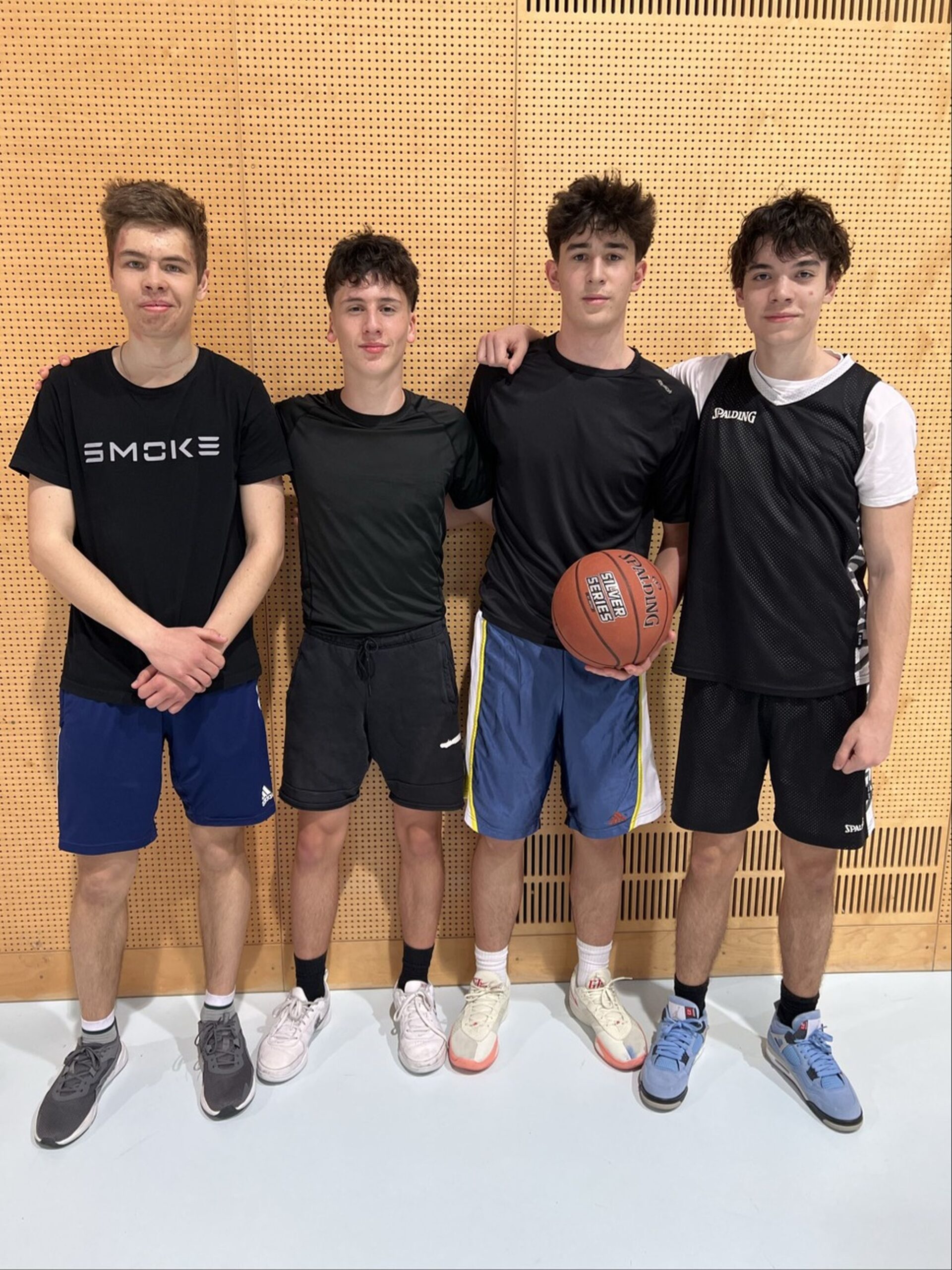 4 Teammitglieder des 3x3 Basketball School Jam, die den 3. Platz erreichten