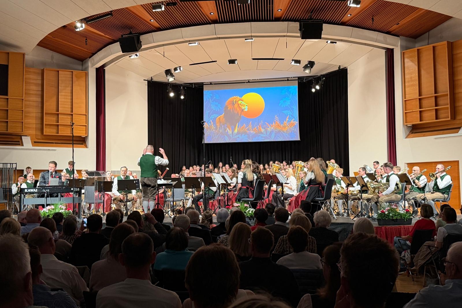 Chor des BRG Schloss Traunsee beim Auftritt im Toscana Kongresshaus beim Frühjahrskonzert des MV Pinsdorf